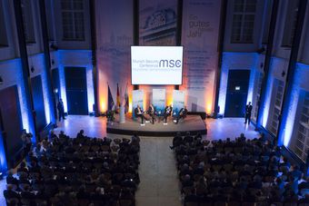مؤتمر میونیخ 2015، بین البقاء علی دعم الارهاب و مواجهته
